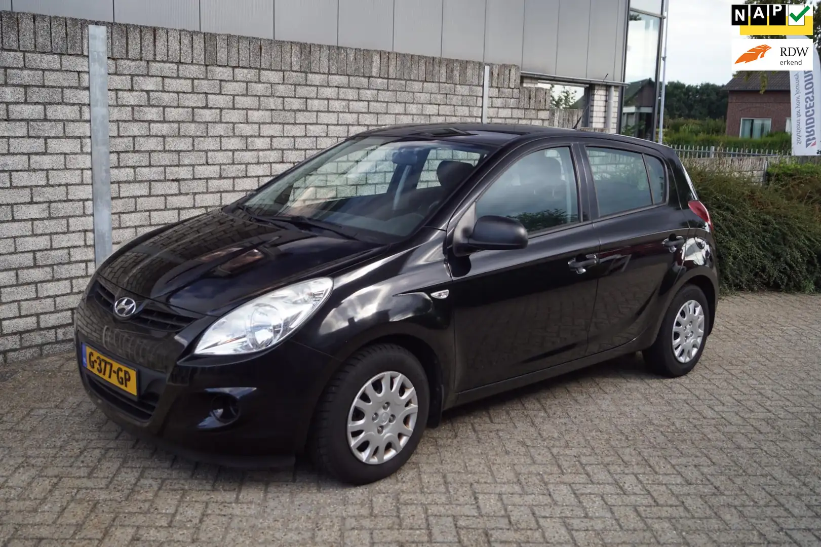 Hyundai i20 1.4i i-Motion 5 Deurs Automaat Airco Elektrische R Nero - 1