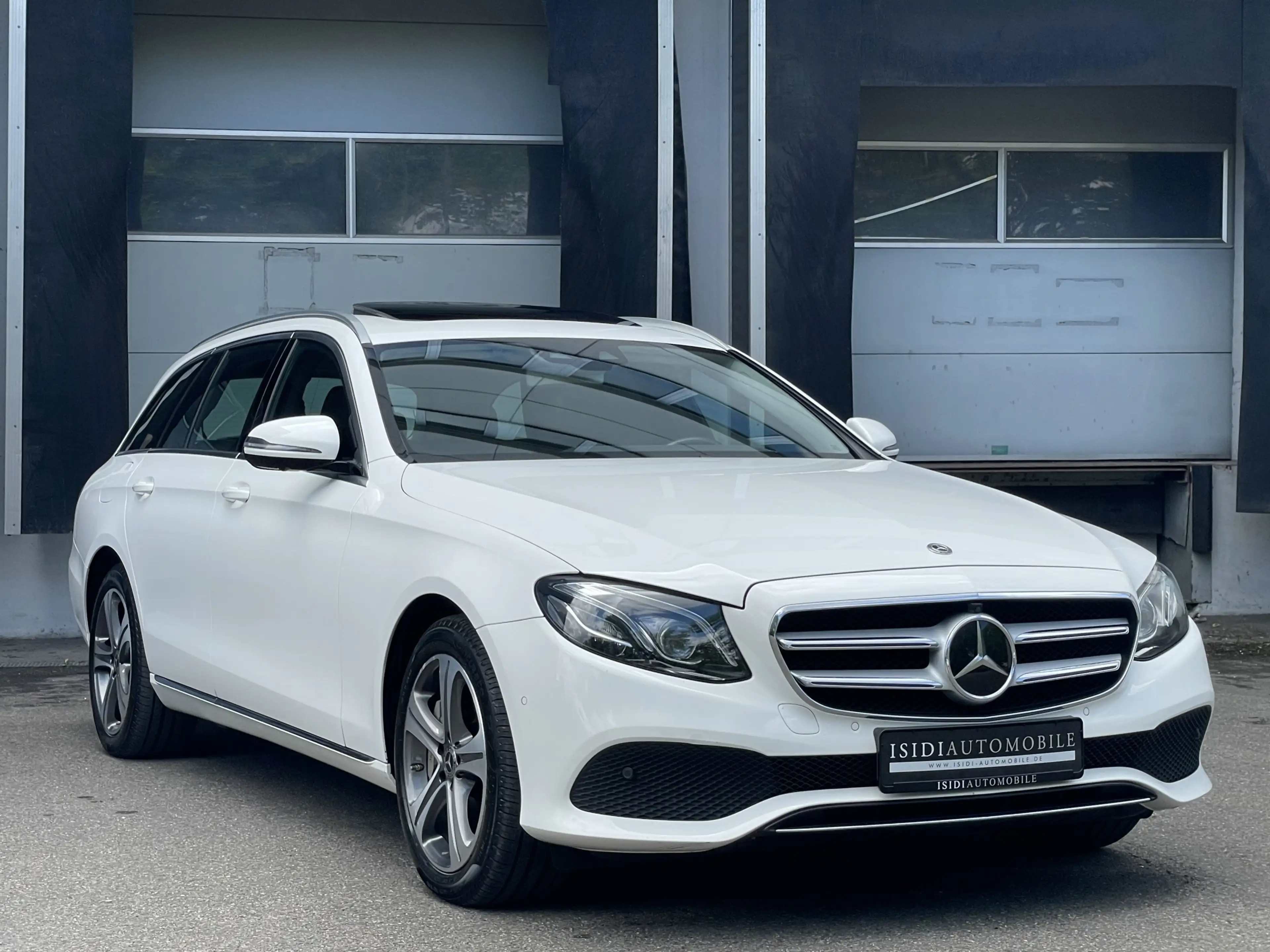 Mercedes-Benz E 400 D 4-M Avantgarde LED Distronic 360°-Kamera — photo 9