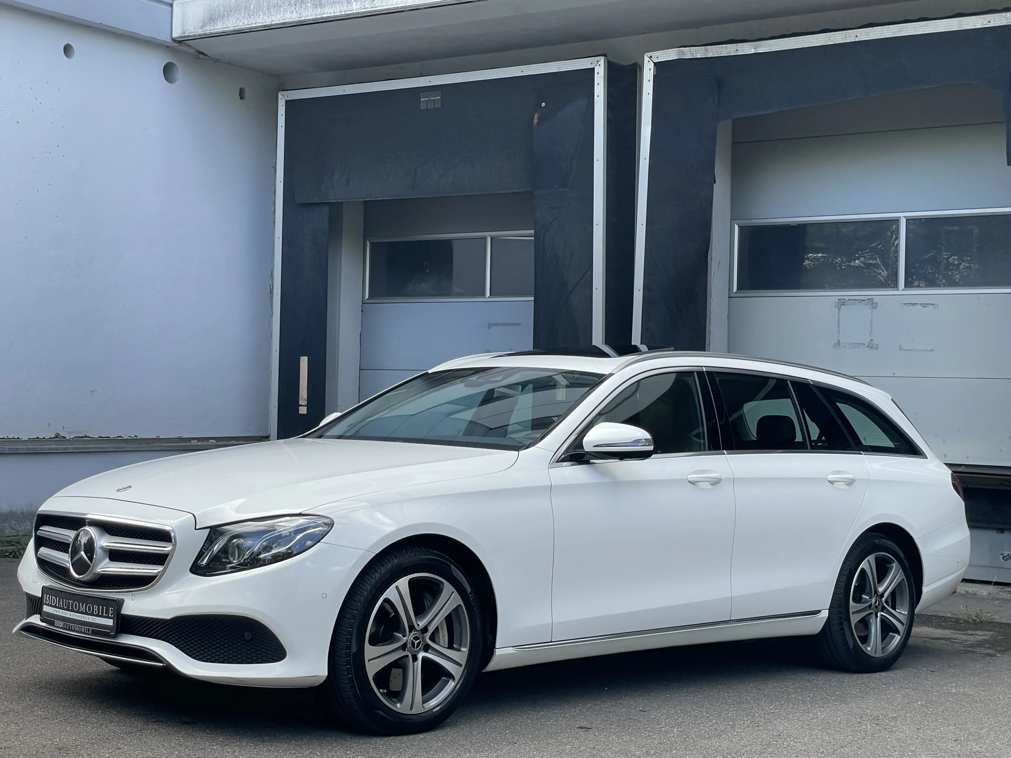 Mercedes-Benz E 400 D 4-M Avantgarde LED Distronic 360°-Kamera — photo 2