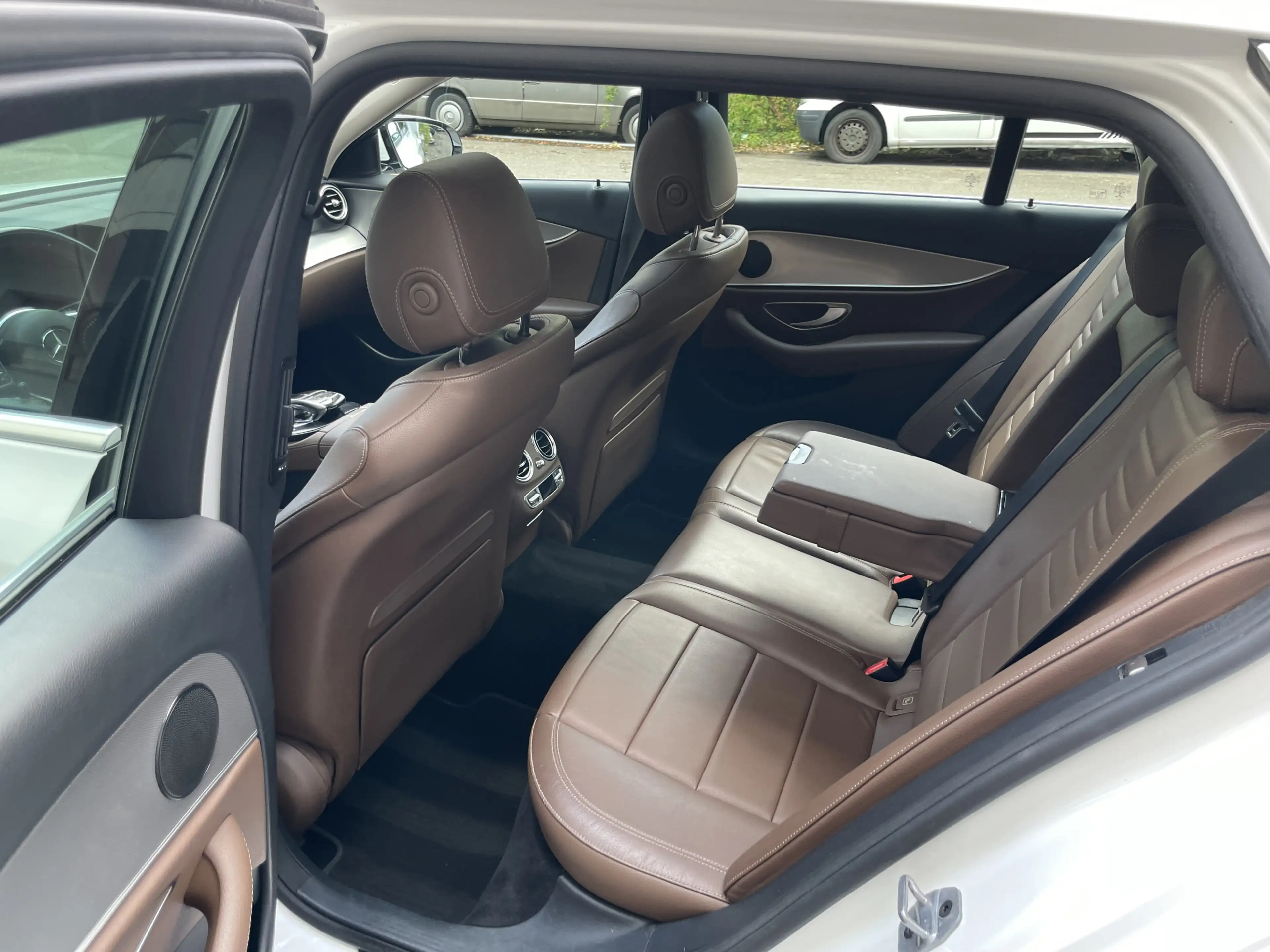 Mercedes-Benz E 400 D 4-M Avantgarde LED Distronic 360°-Kamera — photo 14