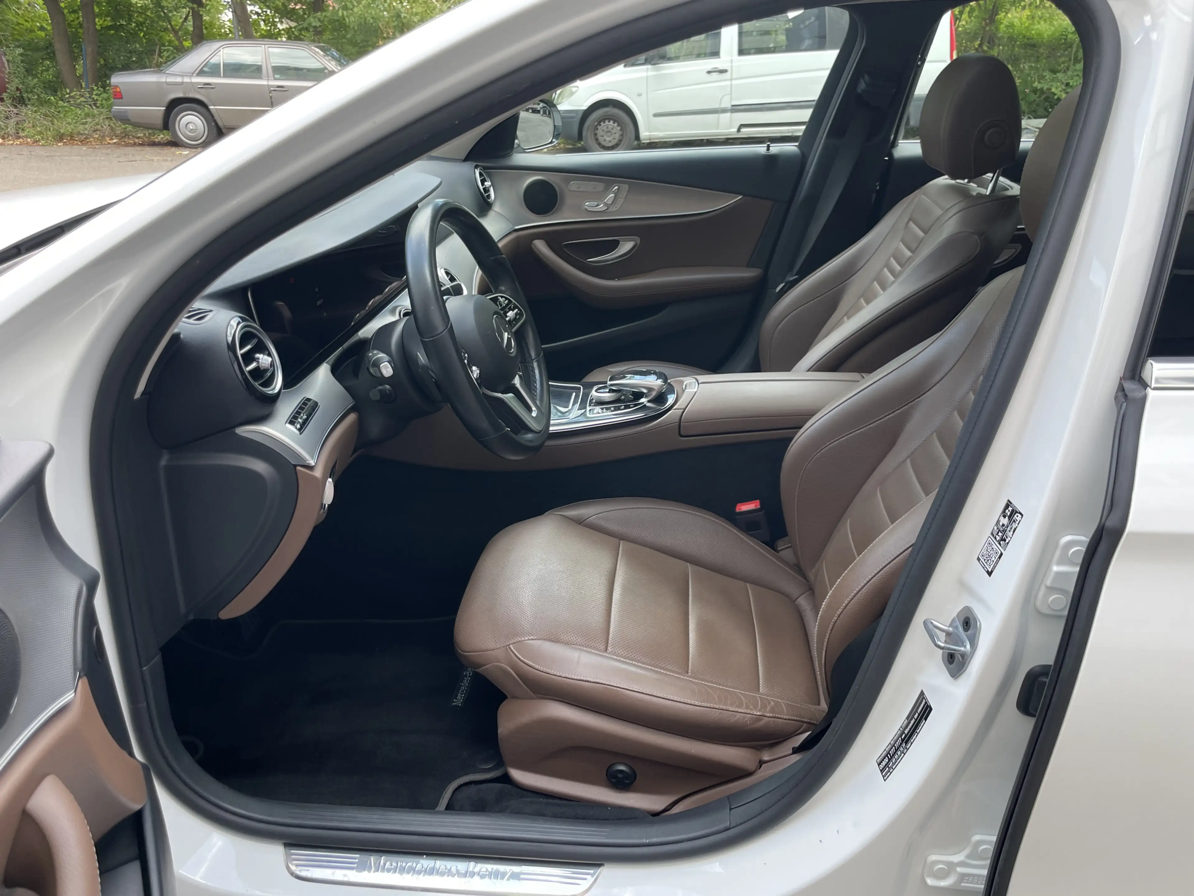 Mercedes-Benz E 400 D 4-M Avantgarde LED Distronic 360°-Kamera — photo 13
