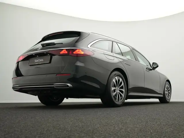 Mercedes-Benz E view 11