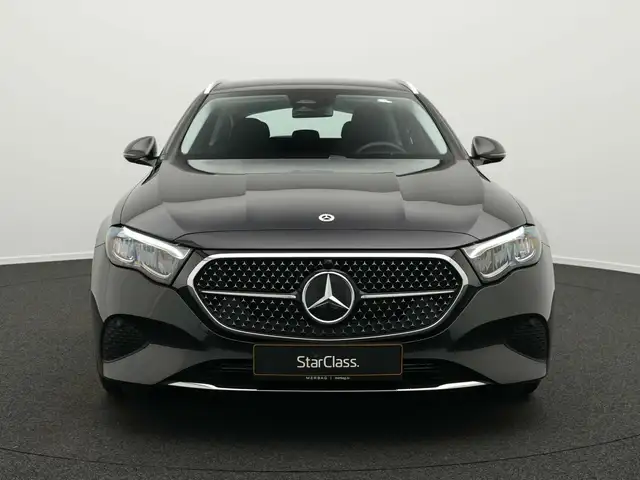 Mercedes-Benz E view 2