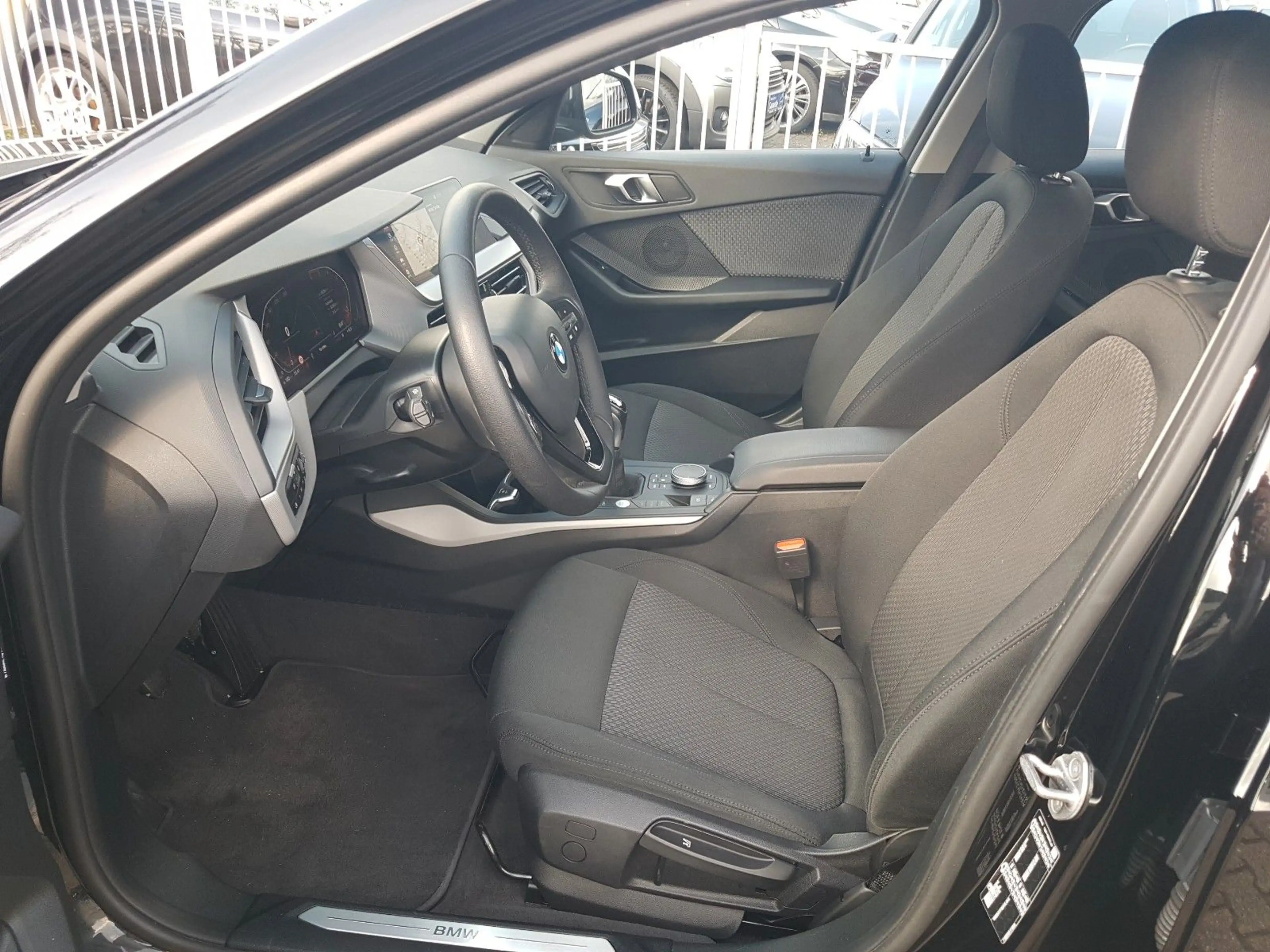 BMW 118 d Advantage Navi AHK Kamera LED Sitzheizung — photo 10