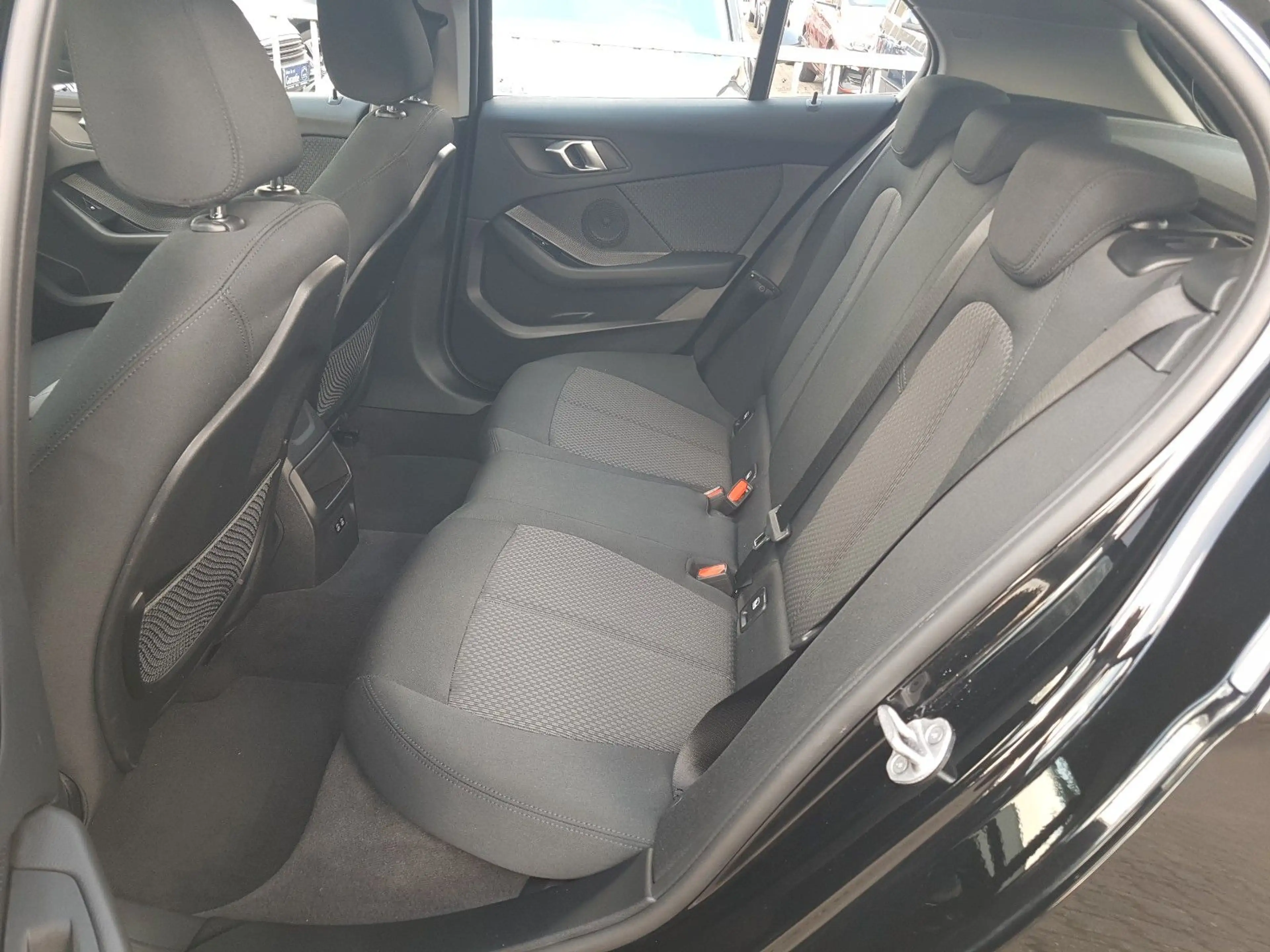 BMW 118 d Advantage Navi AHK Kamera LED Sitzheizung — photo 14