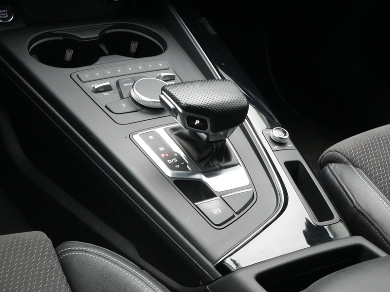 Audi A4 Avant 40 S line ACC STANDHZ NAVI SHZ LED — photo 13