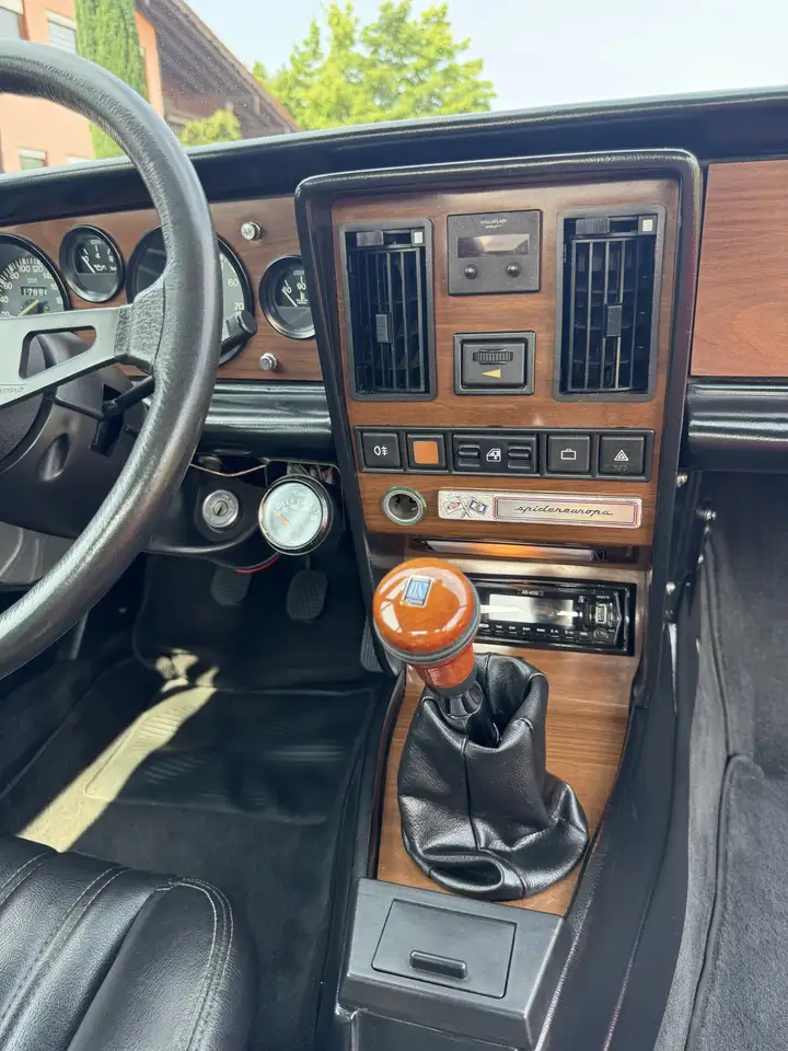 Fiat 124 Spider Pininfarina, foto 12
