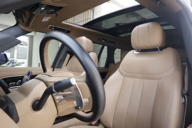 Land Rover Range Rover view 18