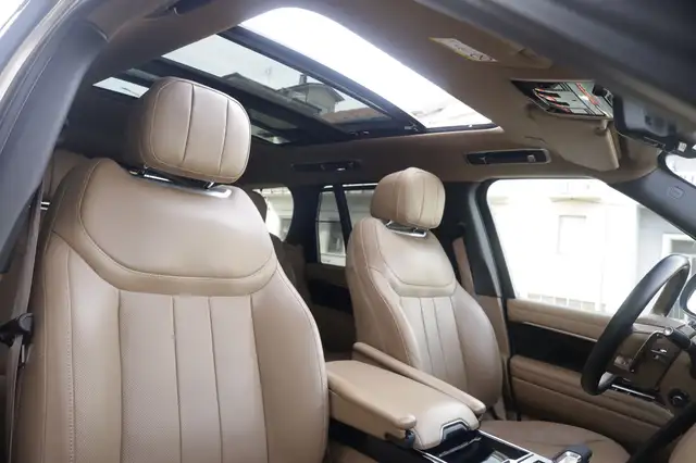 Land Rover Range Rover view 3