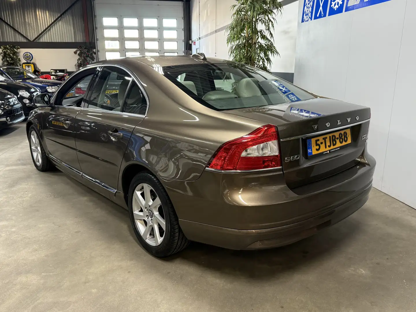 Volvo S80 1.6 D2 Momentum Brun - 2