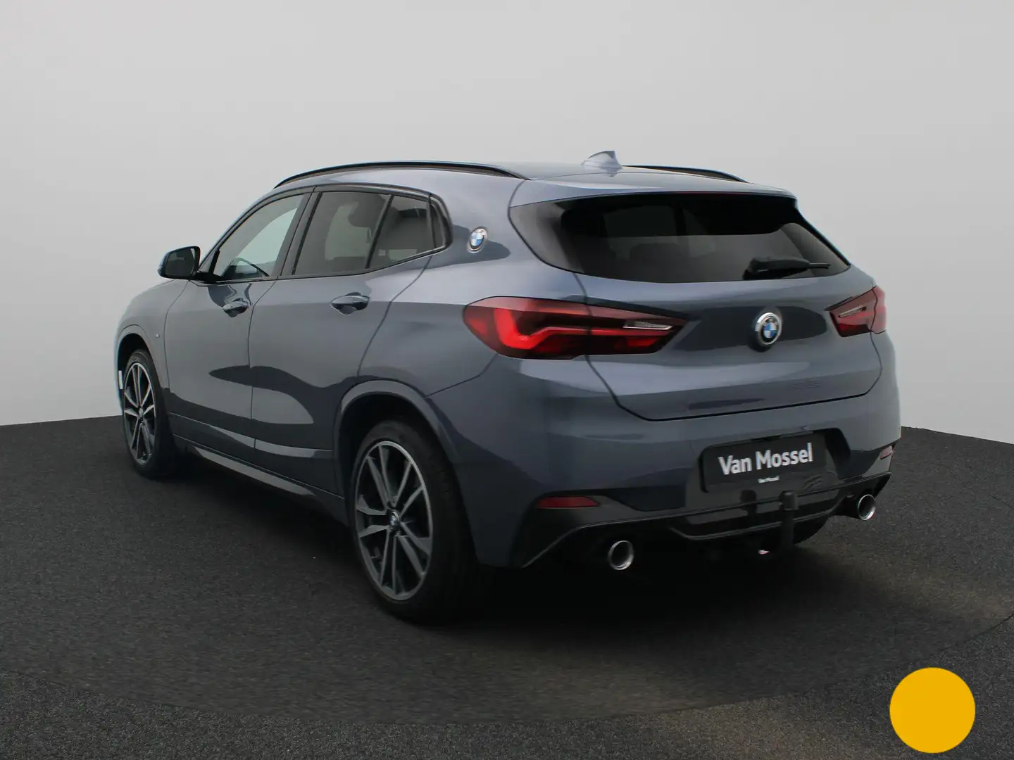 BMW X2 sDrive18dA Aut. M SPORT | NAVI | LEDER | LED Grijs - 2