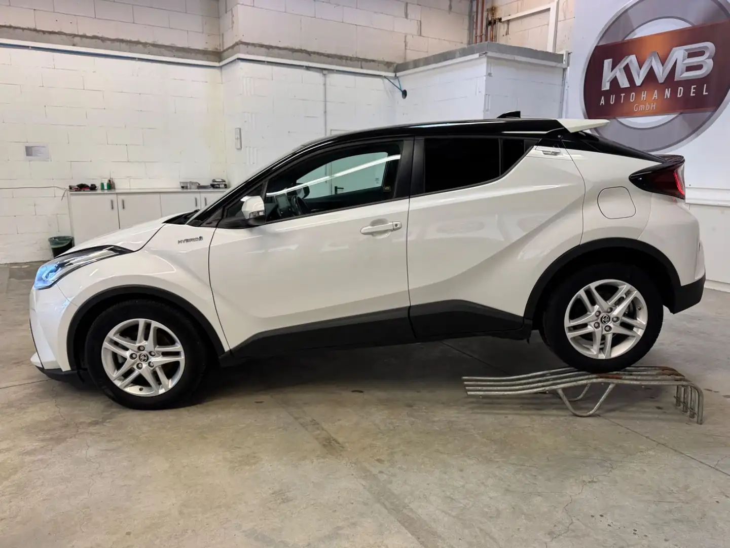 Toyota C-HR 1.8 Hybrid 122 Business Navi Klimaauto Blanc - 2