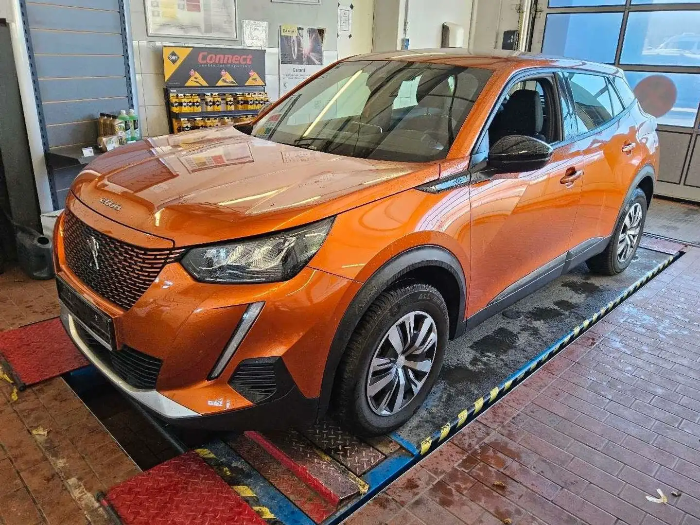 Peugeot 2008 e-2008 Active Pack Elektromotor 136PS *PDC* Oranje - 2