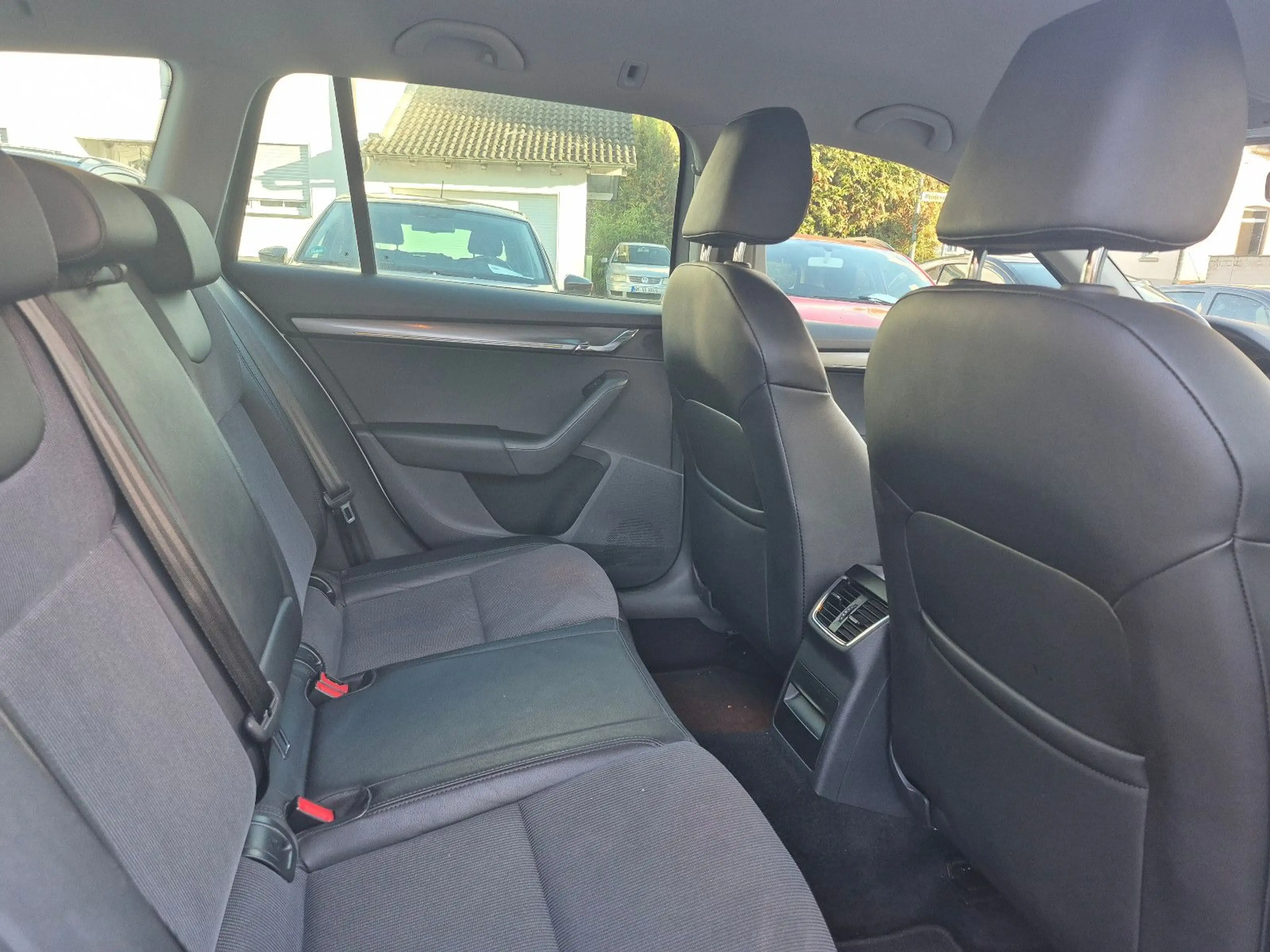 Skoda Octavia Combi Style — photo 11