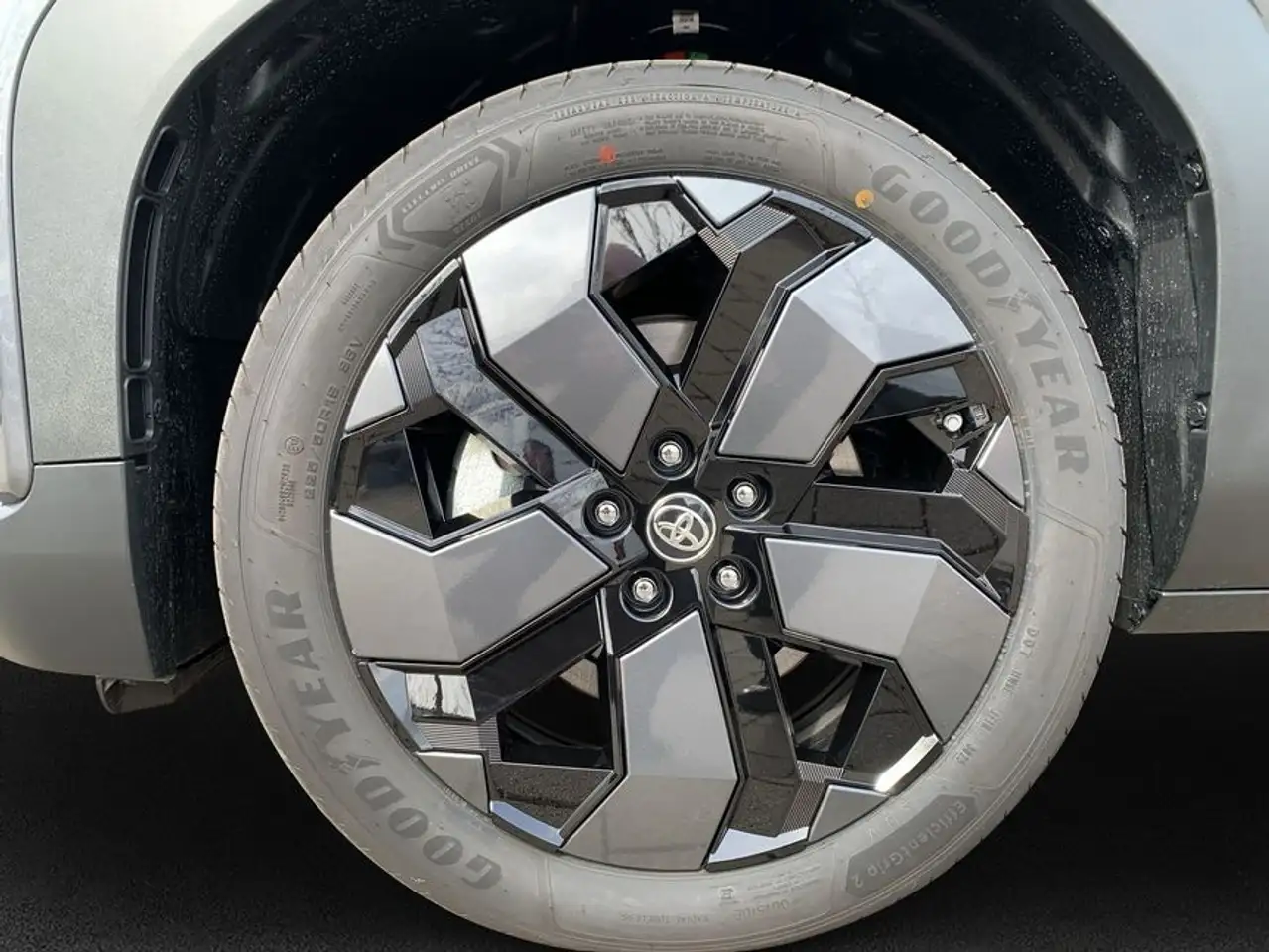 Toyota Urban Cruiser 61kWh Lounge 128 kW, 5-türig (Strom) 7