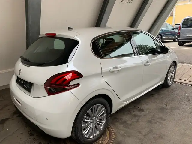 Peugeot 208 Allure BlueHDI100