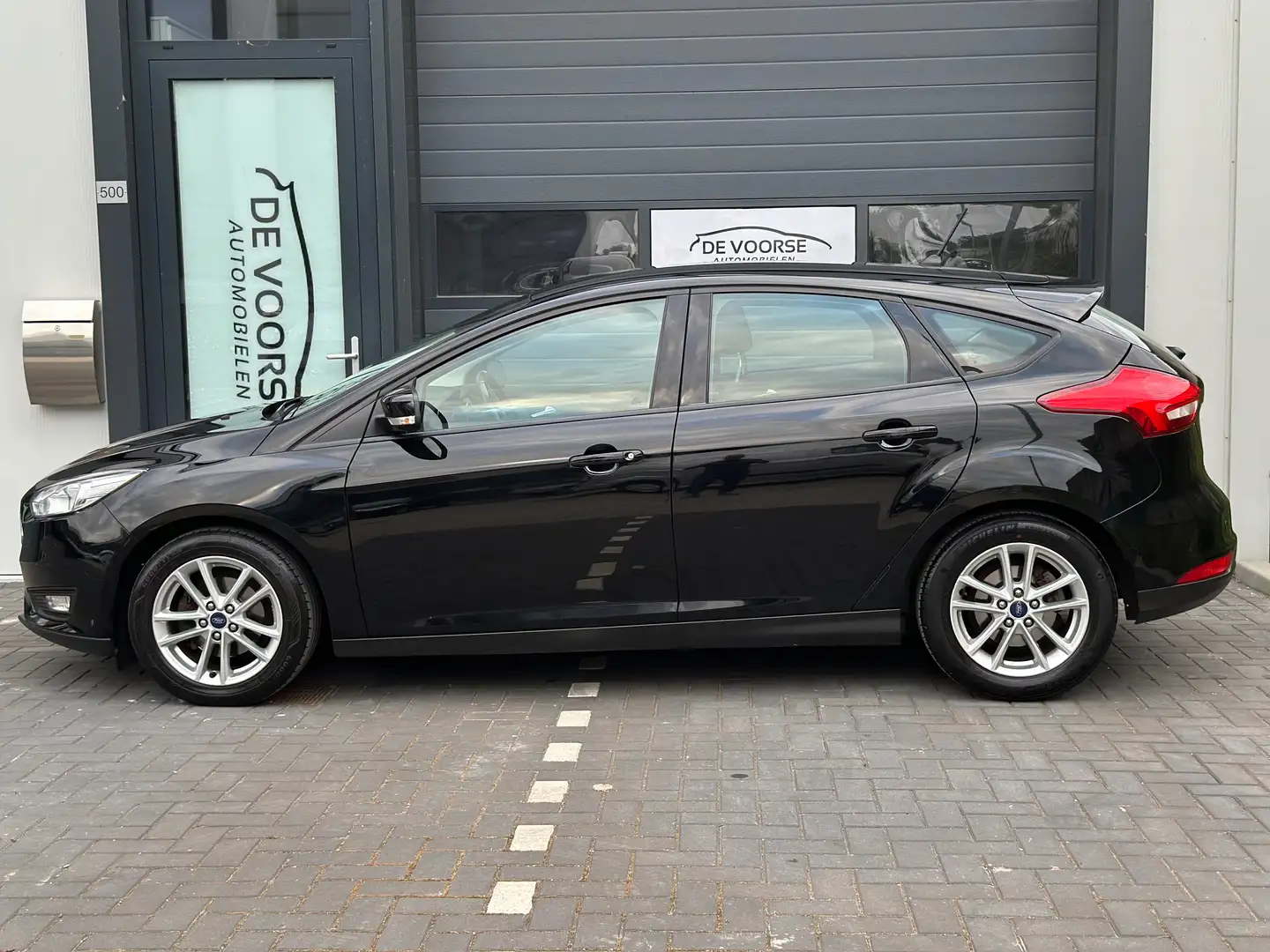 Ford Focus Focus 1.0 Lease Edition Zwart - 2