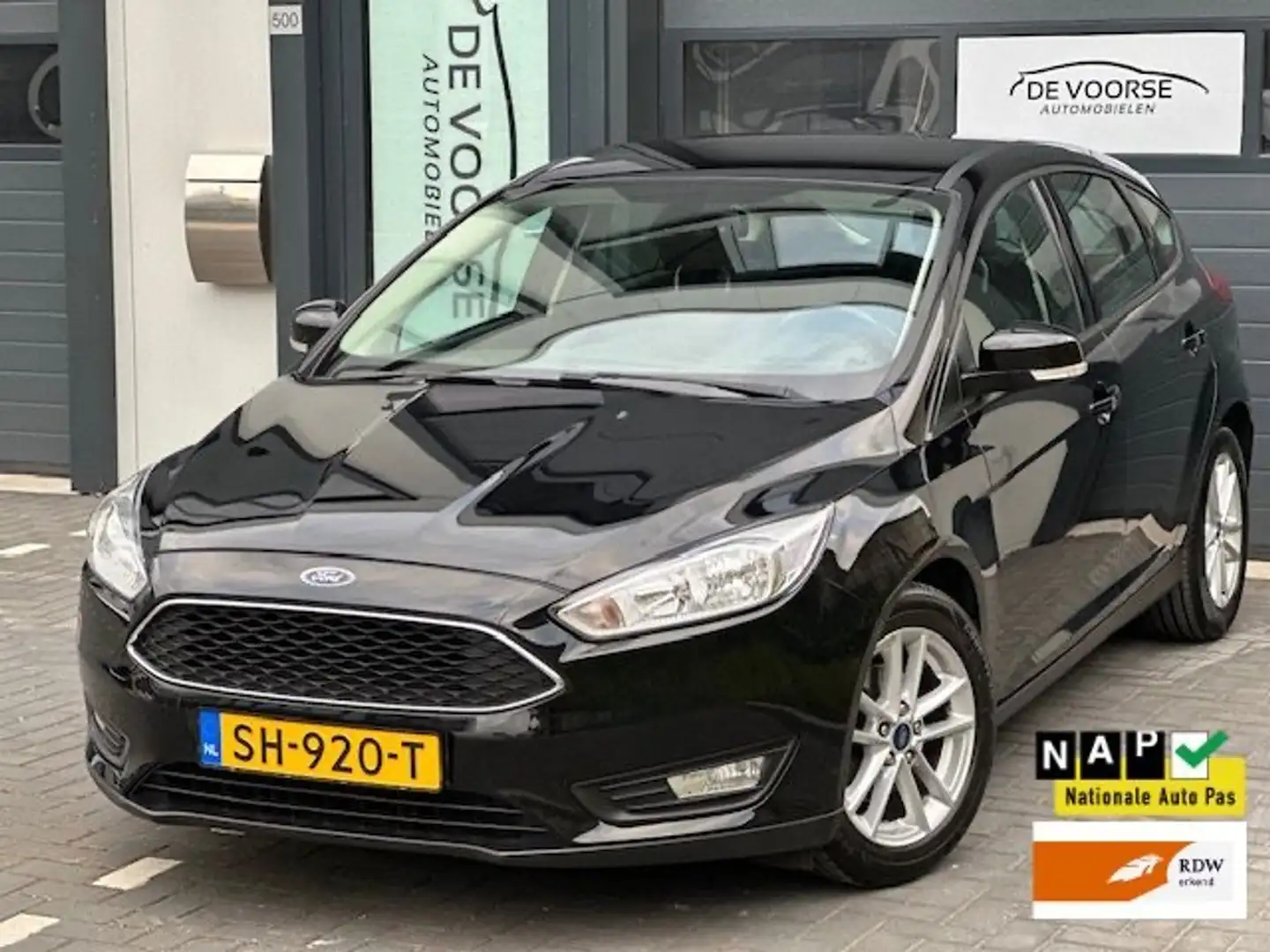 Ford Focus Focus 1.0 Lease Edition Zwart - 1