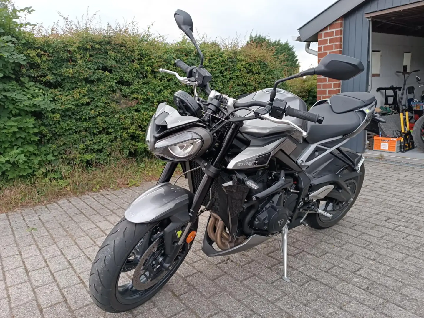 Triumph Street Triple 765 R Grijs - 1