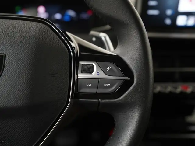 Peugeot 208 view 9