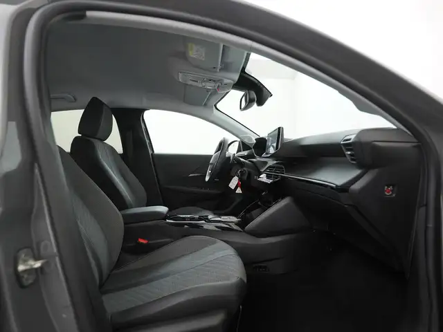 Peugeot 208 view 3