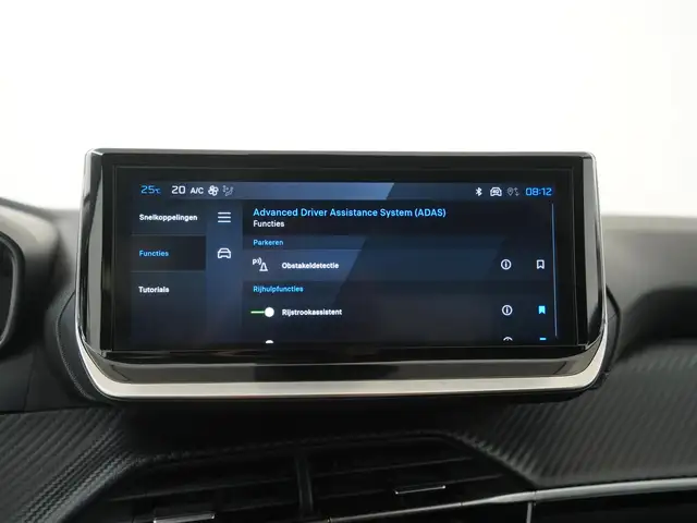 Peugeot 208 view 18