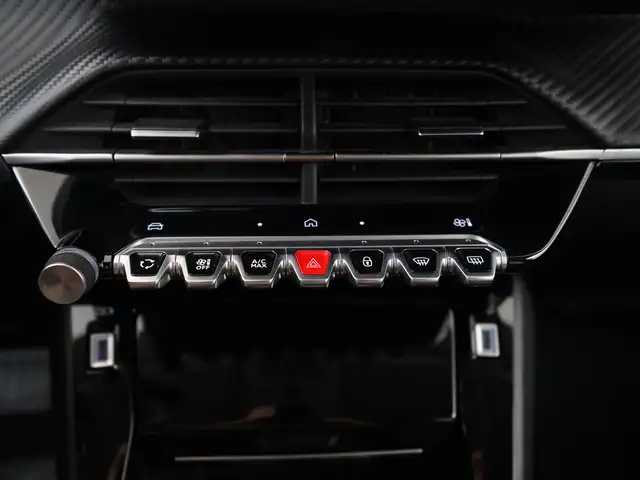 Peugeot 208 view 11