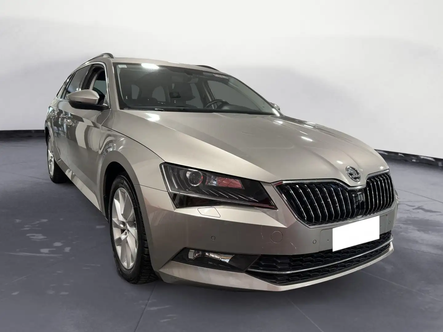 Skoda Superb 2.0 TDI DSG Wagon Ambition - 2