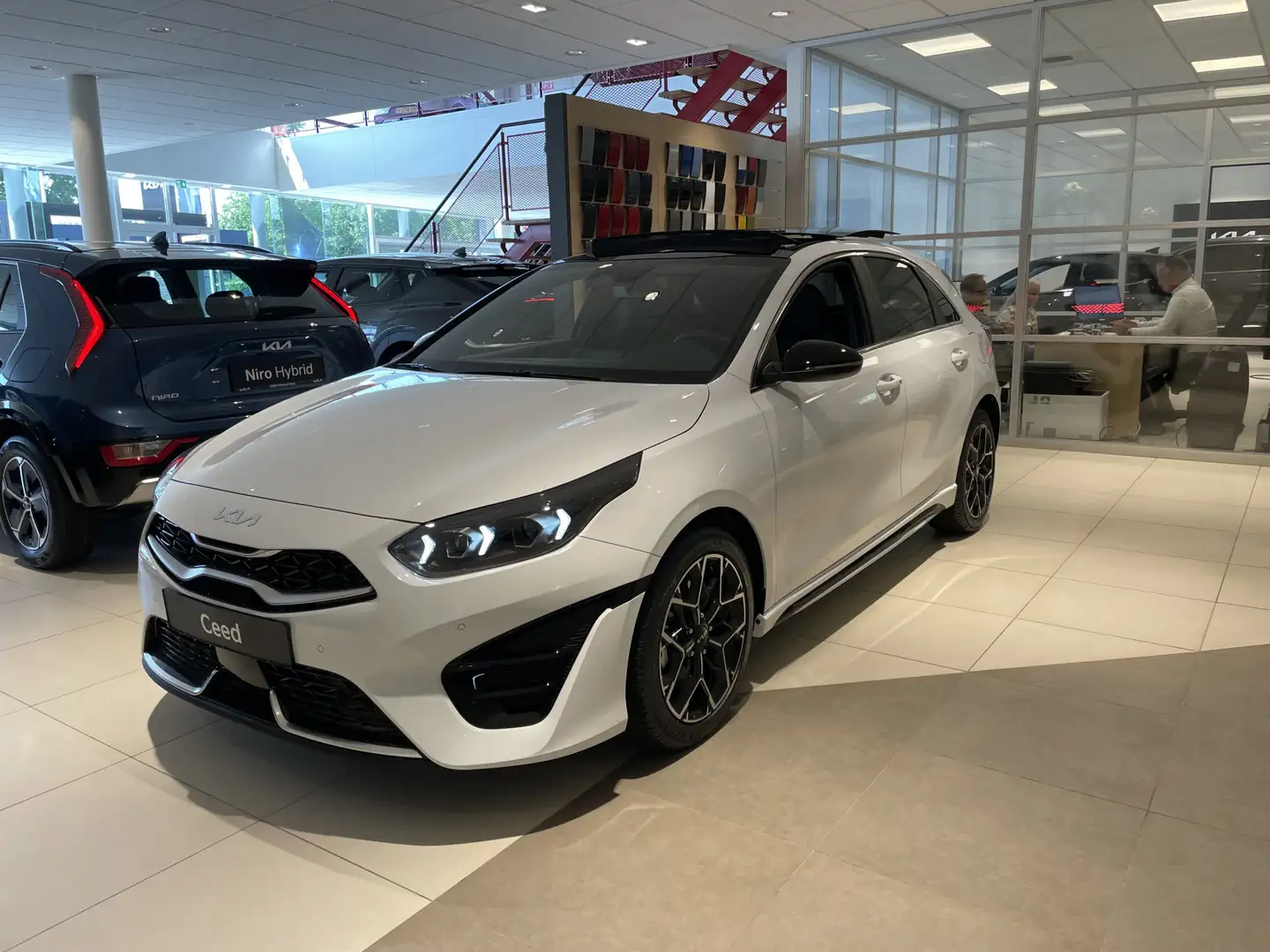 Kia Ceed / cee'd 1.5 T-GDi GT-Line Automaat info Roel 0492-588951 i Weiß - 2
