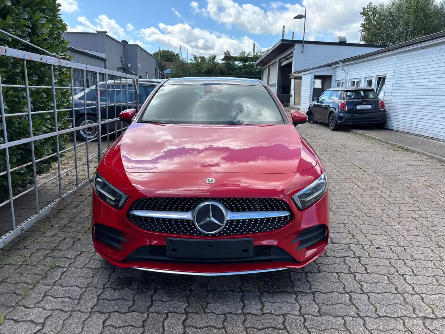 Mercedes-Benz A 220 4Matic AMG VOLL LED MEMORY ACC PANO AHK Rot - 2