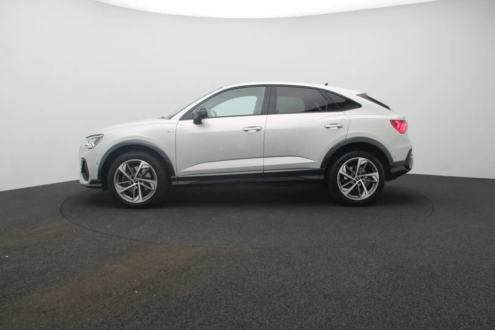 Audi Q3 Sportback 40 TDI quattro S line LED Navi ACC Argent - 2