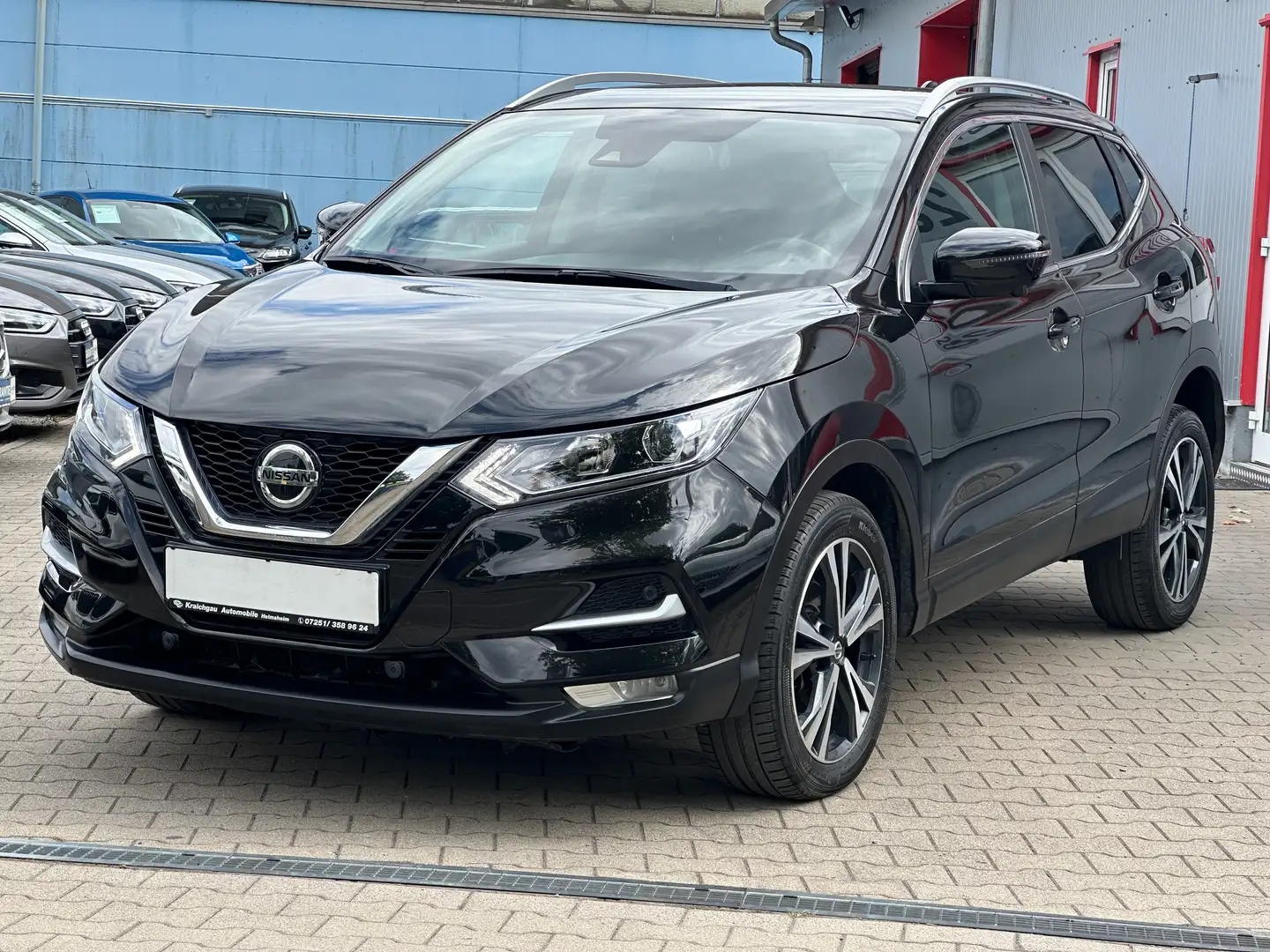 Nissan Qashqai 4x4 AWD*Automatik*AHK*Panorama*Navi*Klimaaut*SR+WR Schwarz - 1