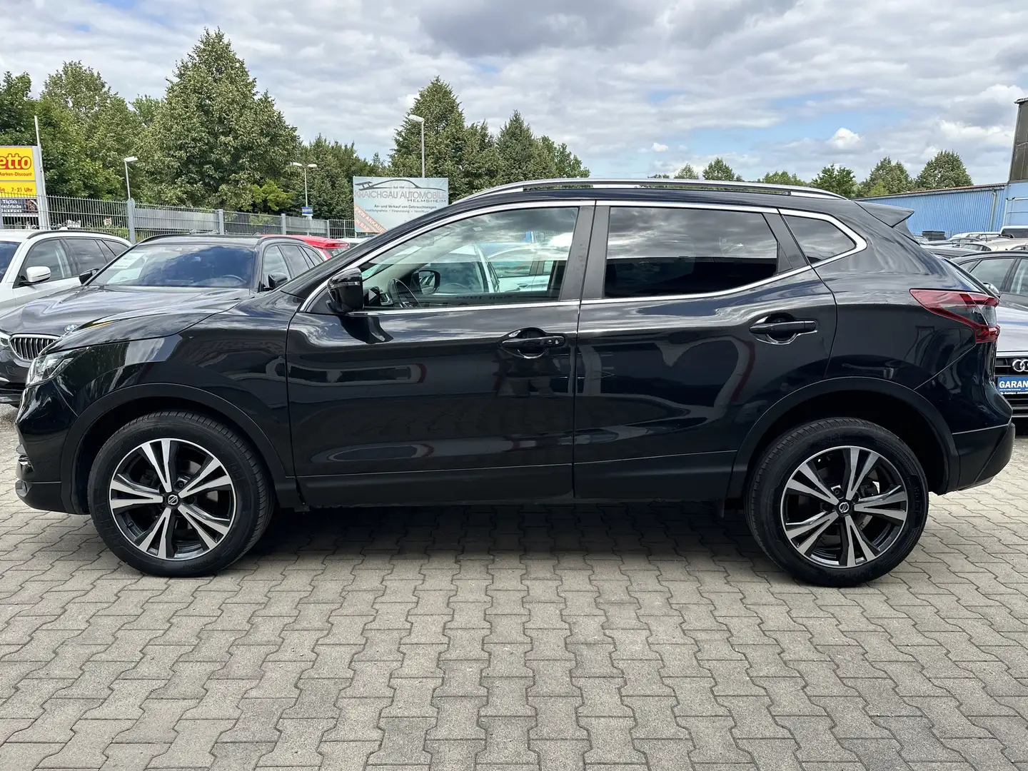 Nissan Qashqai 4x4 AWD*Automatik*AHK*Panorama*Navi*Klimaaut*SR+WR Schwarz - 2