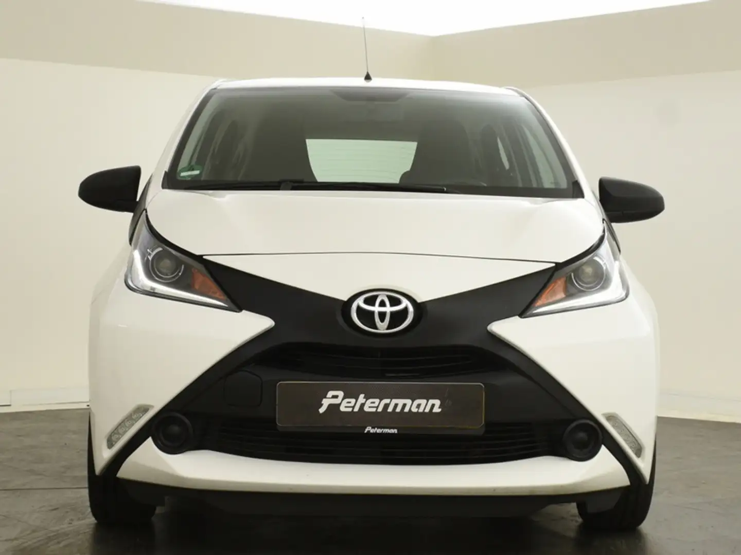 Toyota Aygo 1.0 VVT-i x-fun Wit - 2