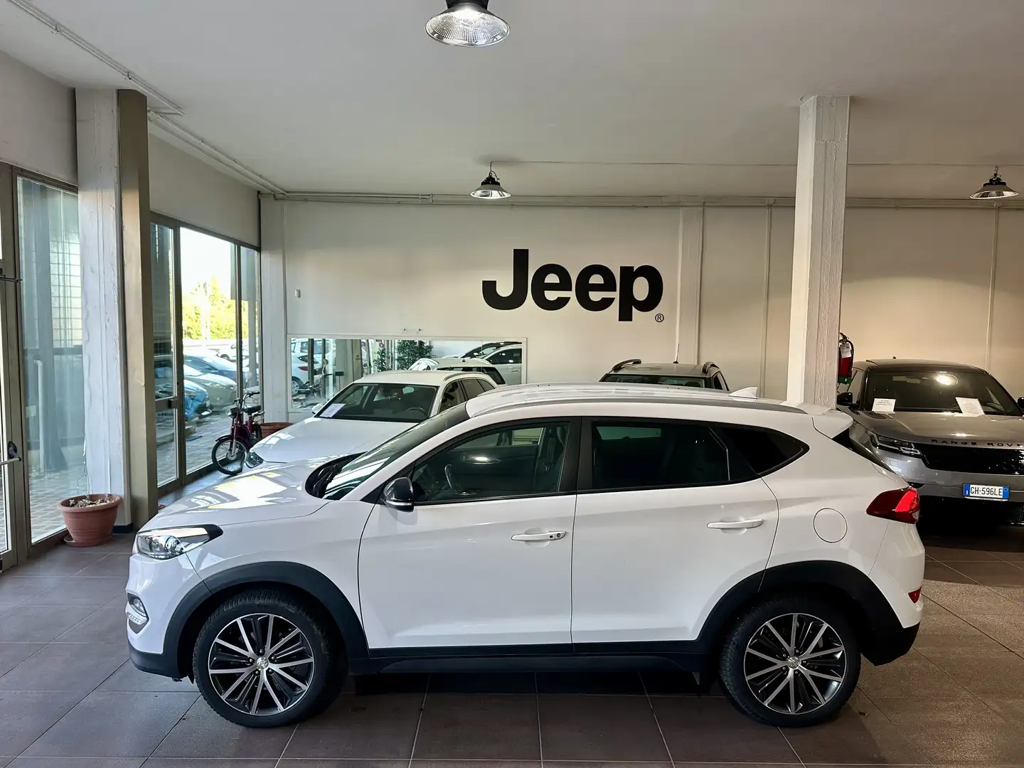 Hyundai TUCSON 1.7 crdi Xpossible 2wd 115cv UNICO PROPRIETARIO Bianco - 2