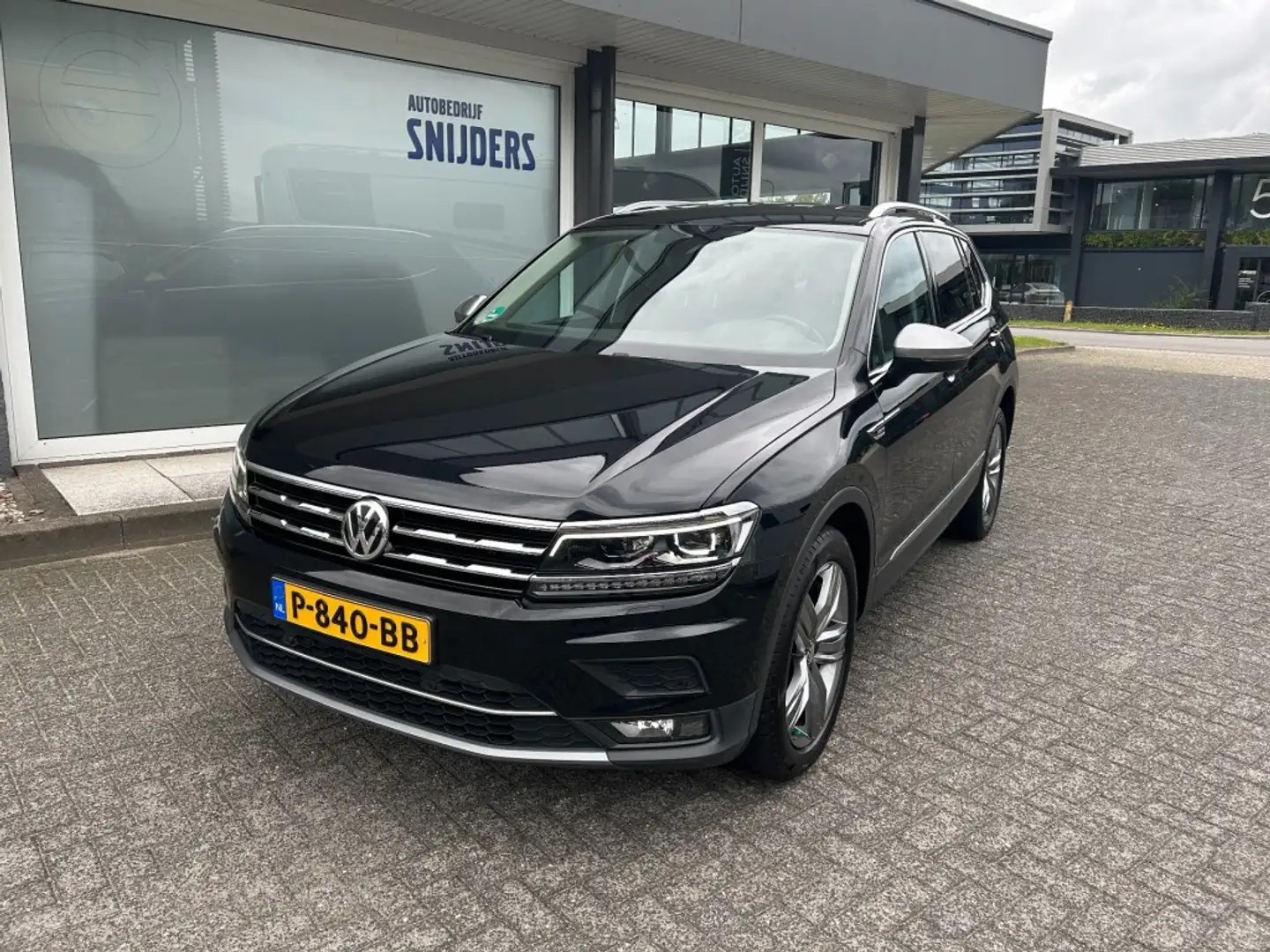 Volkswagen Tiguan 2.0 TSI ALLSPACE 4-MOTION . HIGHLINE AUTOMAAT 7 PE Noir - 2