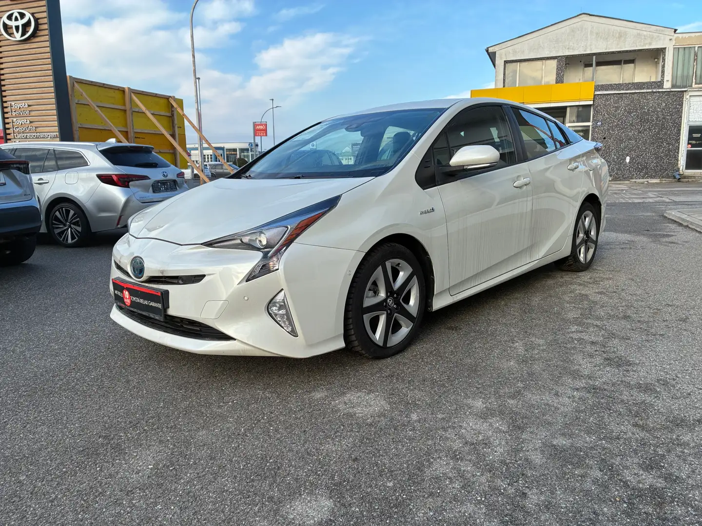 Toyota Prius Prius 1,8 HSD  Lounge Weiß - 2