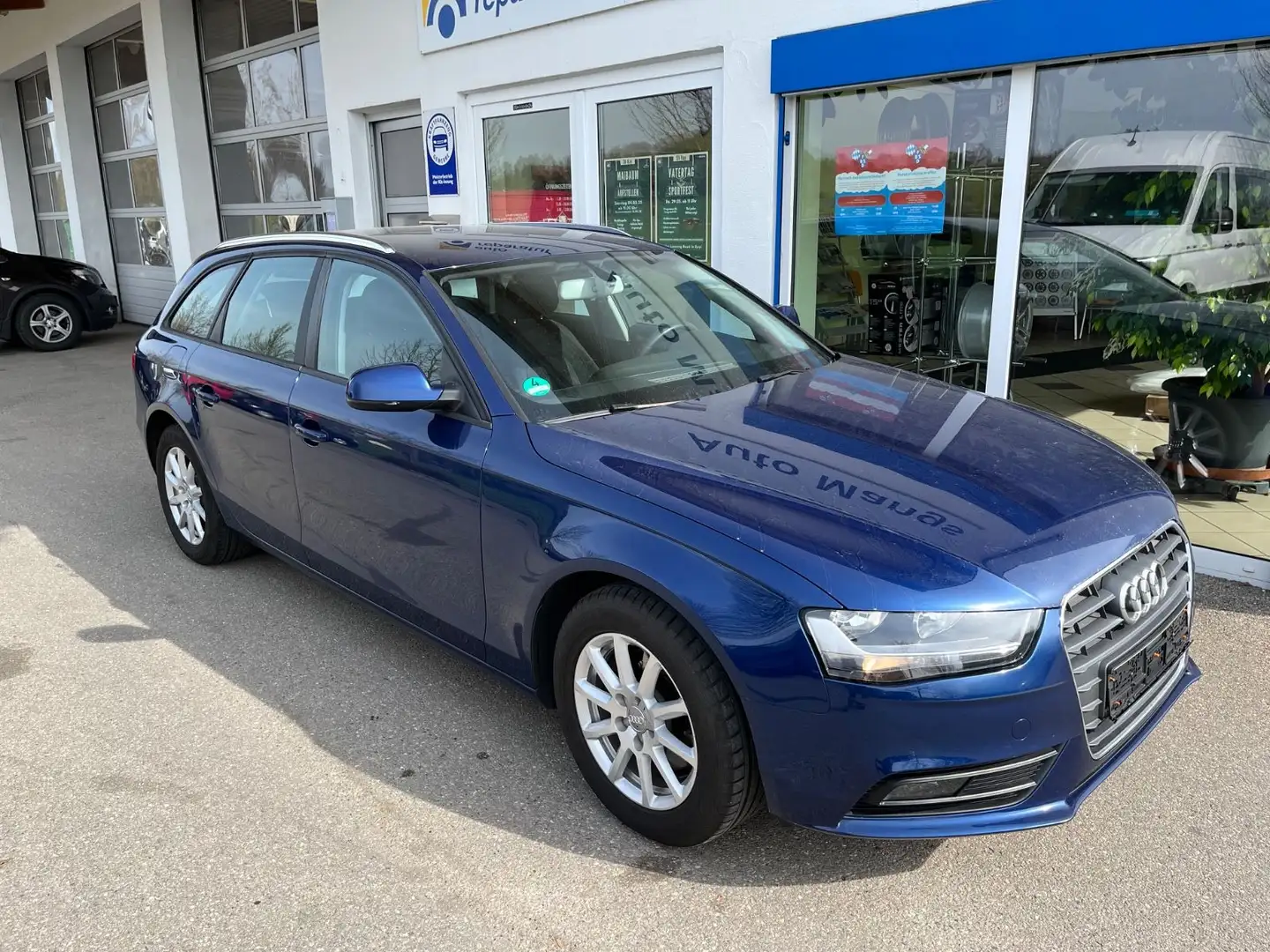 Audi A4 1.8 TFSI 88kW Attraction Avant Blau - 2