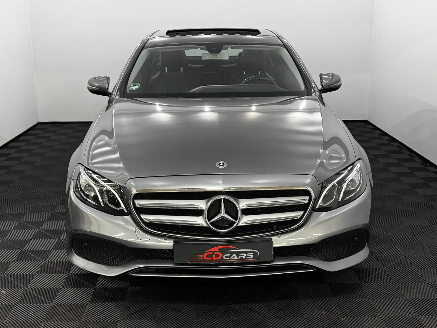 Mercedes-Benz E 220 d Business Solution AMG Pano, Half leder, Camera, Gris - 2