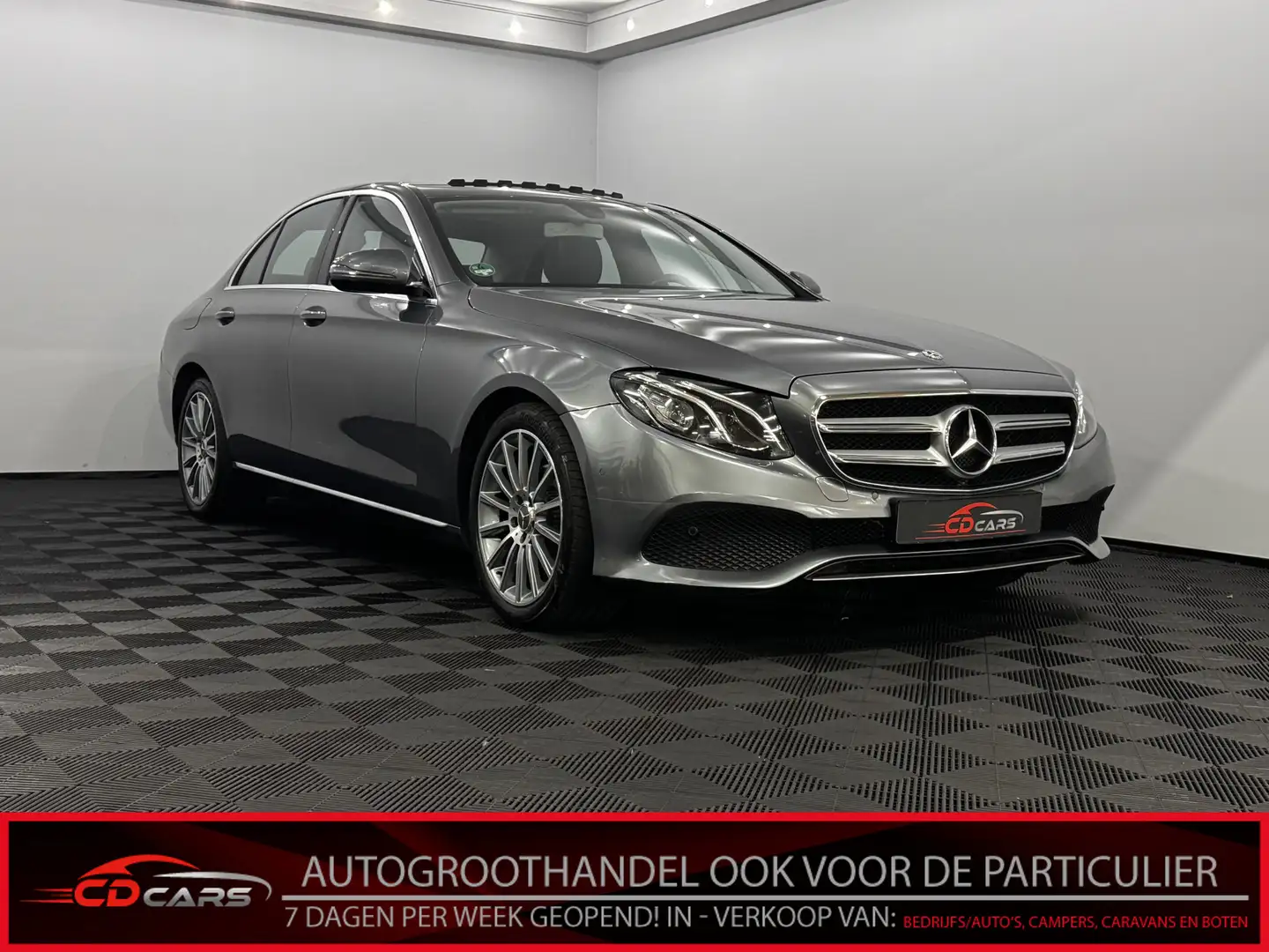 Mercedes-Benz E 220 d Business Solution AMG Pano, Half leder, Camera, Gris - 1
