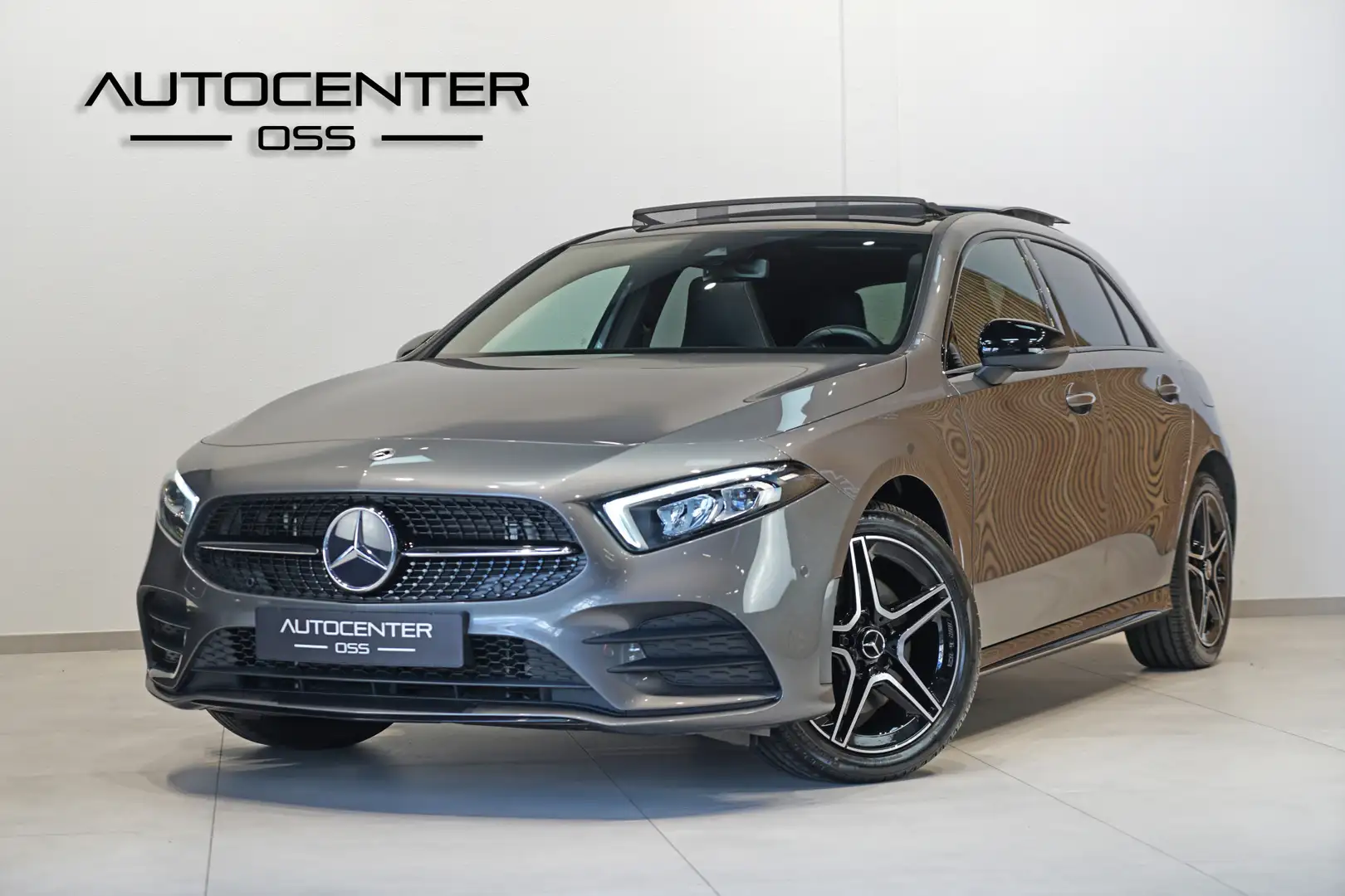 Mercedes-Benz A 250 e AMG ✅ EDITION ✅ PANO ✅ NIGHT ✅ CAMERA ✅ CARPLAY Grijs - 1