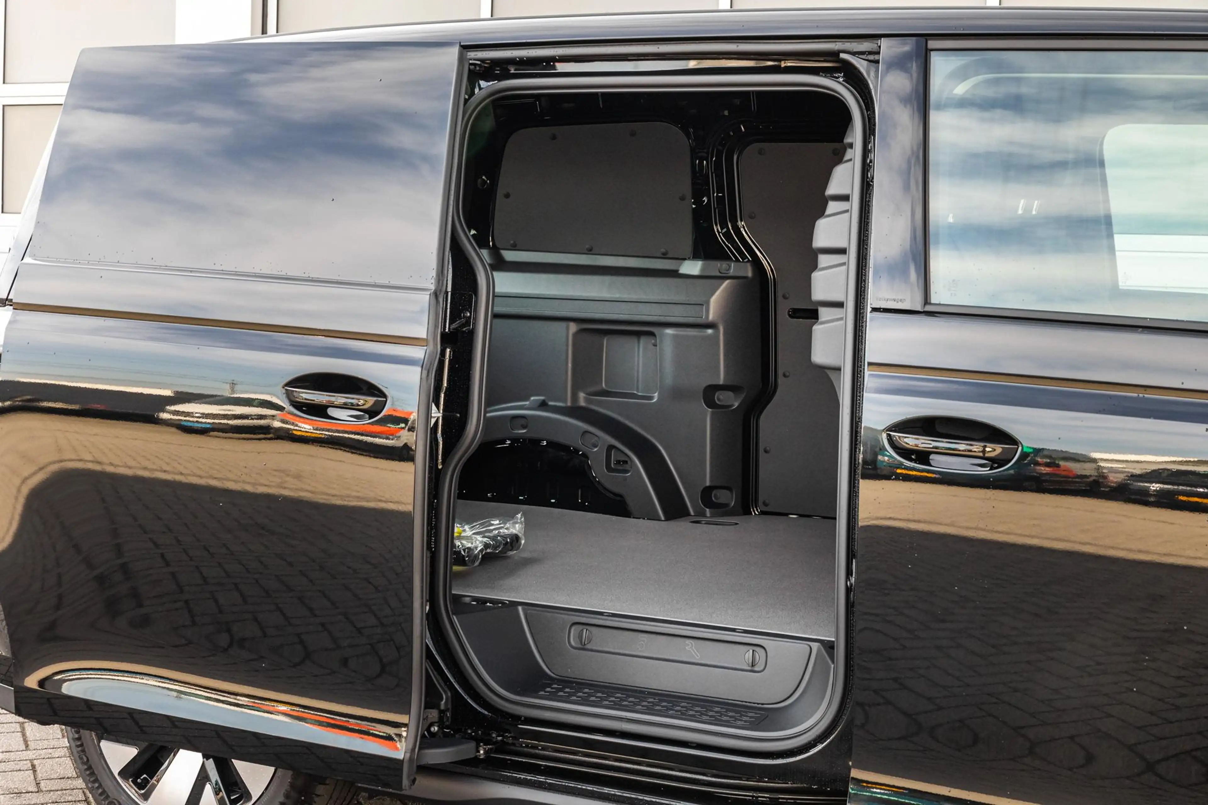 Volkswagen ID. Buzz Cargo 286pk Bulli Edition 79 kWh | Climate Control | Tre — photo 5