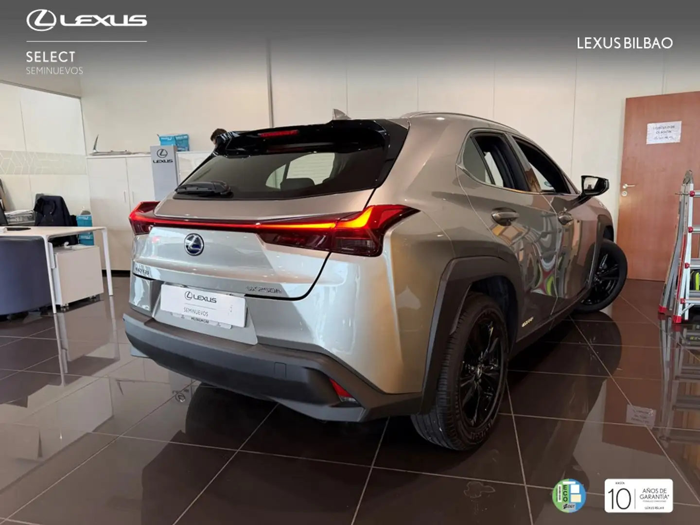 Lexus UX 250h Business 2WD Silber - 2