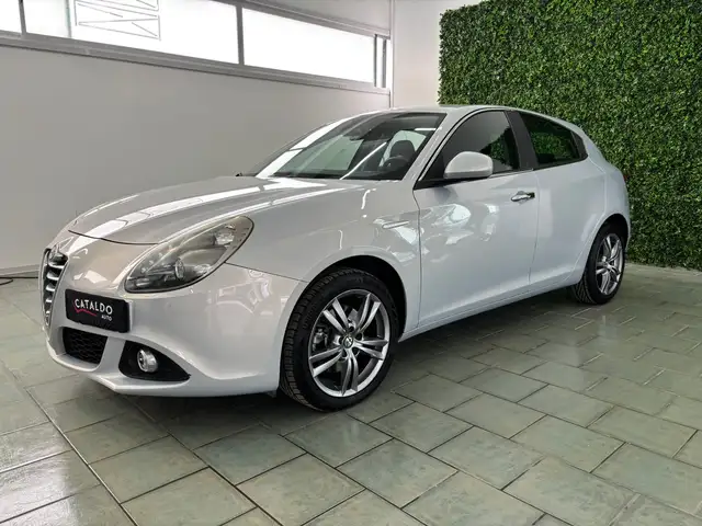Alfa Romeo Giulietta Giulietta III 2010 2.0 jtdm Distinctive 150cv E5