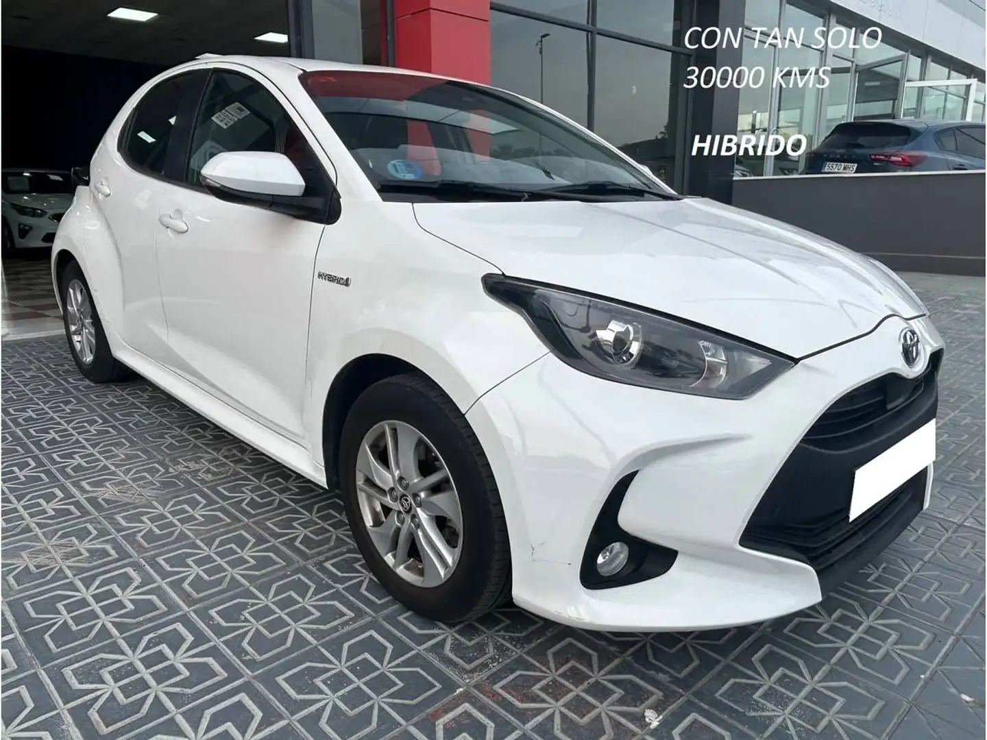 Toyota Yaris 120H 1.5 Business Plus Blanc - 1