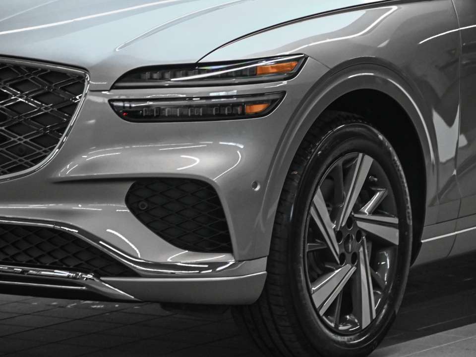 2027 Genesis GV70 PRESTIGE — photo 2