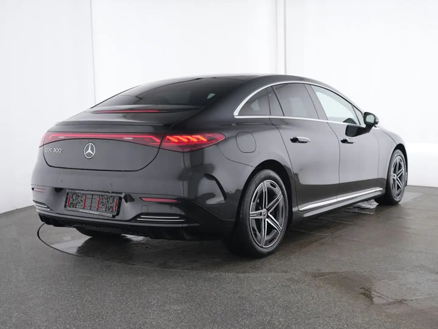 Mercedes-Benz EQE 300 AMG/Edition/Digital/Hinterachsl./360°K/ Černá - 2