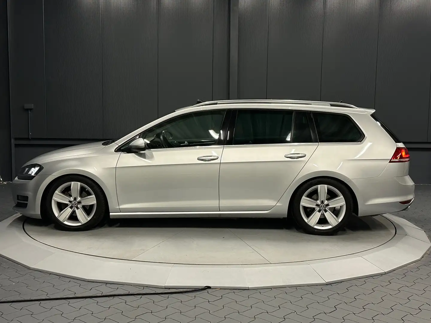Volkswagen Golf Variant Highline *T-LEDER*PANORAMA*NAVI*XENON*Massage* Ezüst - 2