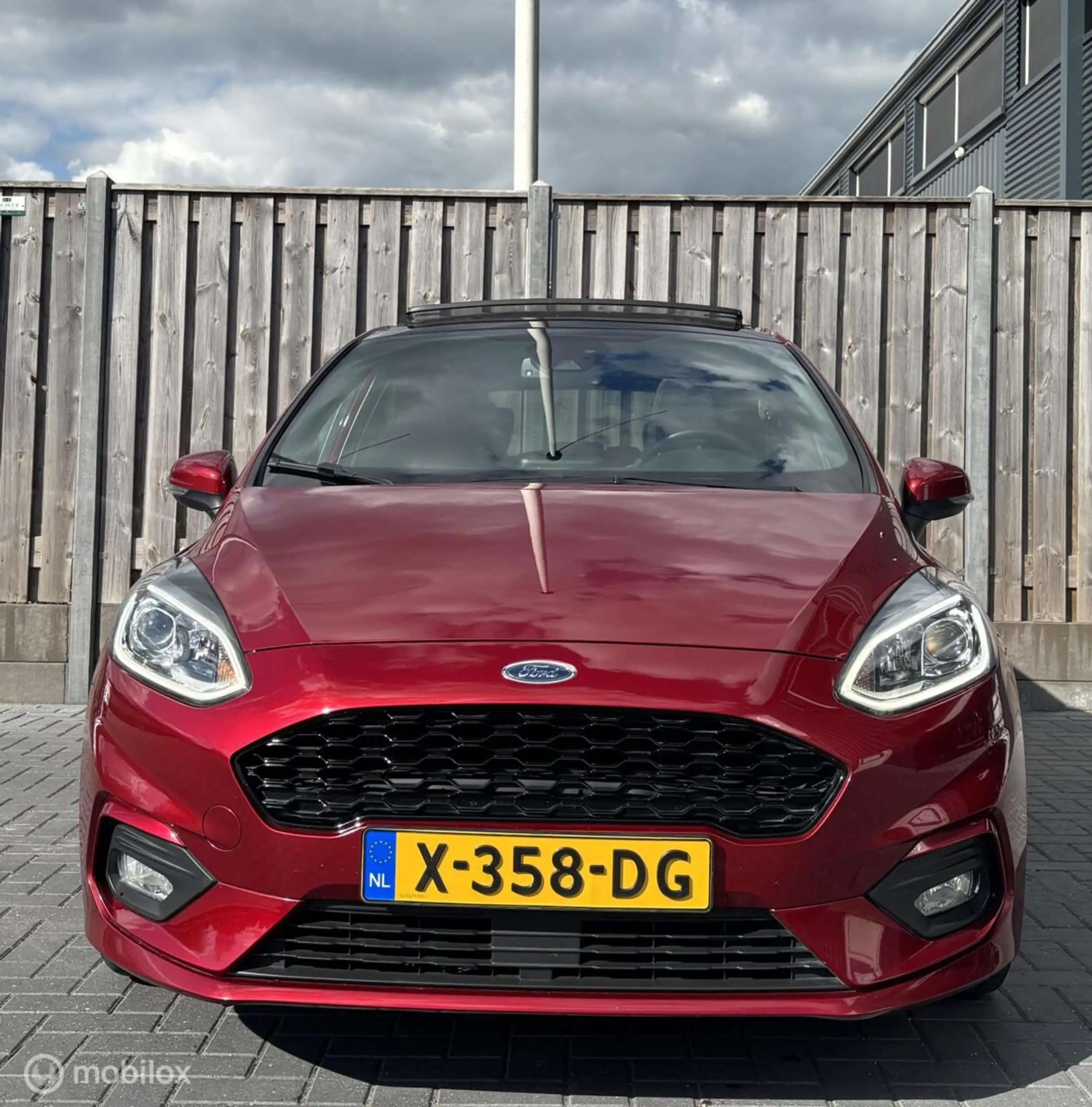 Ford Fiesta 1.0 EcoBoost Vignale/PANO/STOEL/STUURVERW/AIRCO — photo 4