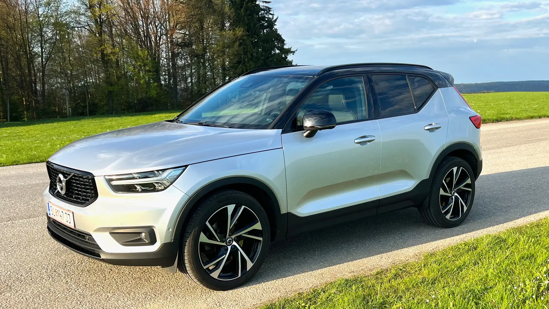Volvo XC40 XC40 D4 R-Design AWD Geartronic R-Design Silber - 2